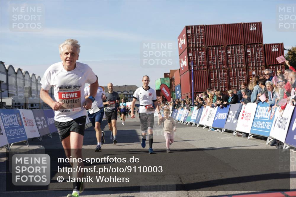 03.10.2025 - Köhlbrandbrückenlauf Jannik Wohlers http://msf.ph/oto/9110003 03.10.2025 13:00:09 Ziel 4020, 4192, 4261, 4319, 6097, 6203, 6368, 6798 meine-sportfotos.de