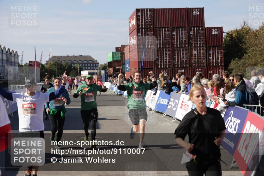 03.10.2025 - Köhlbrandbrückenlauf Jannik Wohlers http://msf.ph/oto/9110007 03.10.2025 13:29:56 Ziel 4714, 4825, 5260, 5333, 5369, 5574, 5587, 5621, 5930, 5944, 6066, 6234, 6570, 6698 meine-sportfotos.de
