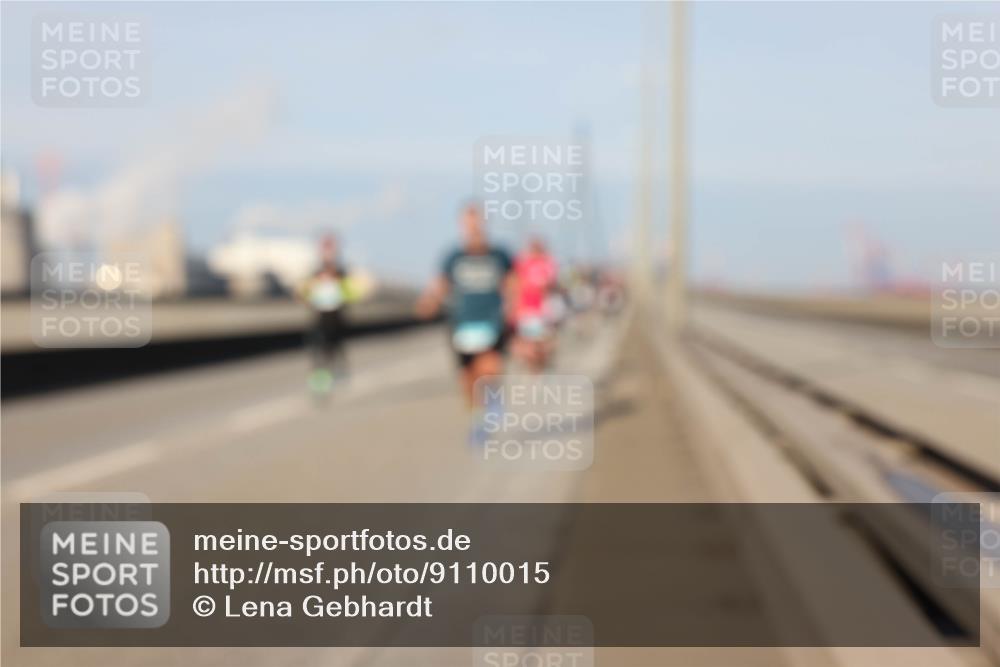 03.10.2025 - Köhlbrandbrückenlauf Lena Gebhardt http://msf.ph/oto/9110015 03.10.2025 09:41:29 Position 2  meine-sportfotos.de