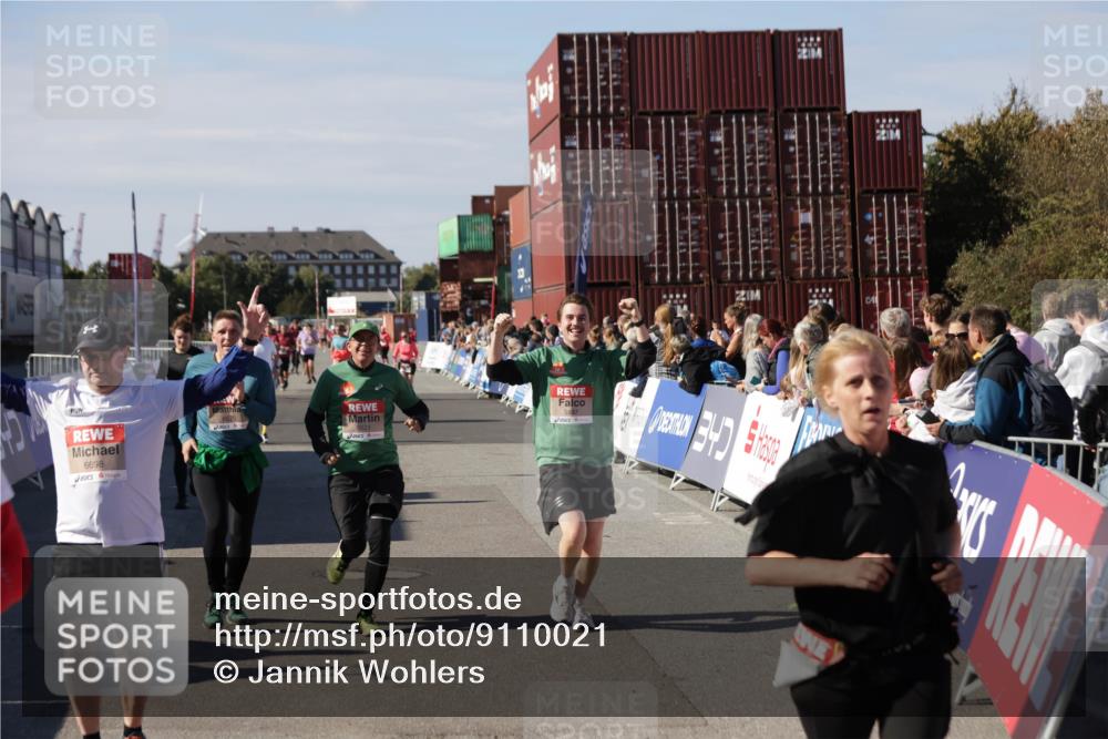 03.10.2025 - Köhlbrandbrückenlauf Jannik Wohlers http://msf.ph/oto/9110021 03.10.2025 13:29:56 Ziel 4714, 4825, 5260, 5333, 5369, 5574, 5587, 5621, 5930, 5944, 6066, 6234, 6570, 6698 meine-sportfotos.de