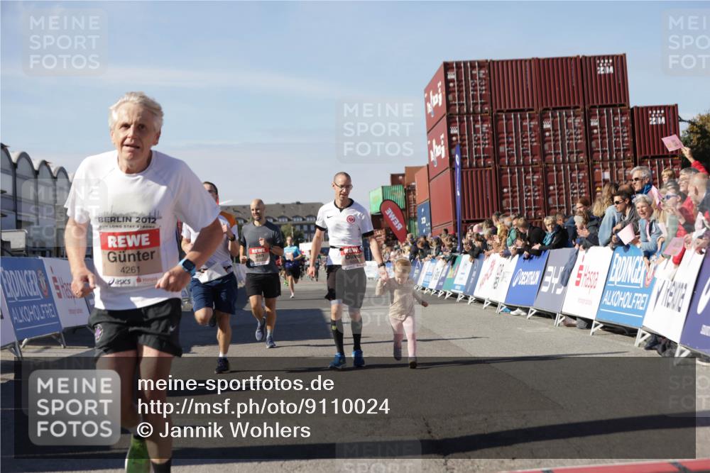 03.10.2025 - Köhlbrandbrückenlauf Jannik Wohlers http://msf.ph/oto/9110024 03.10.2025 13:00:09 Ziel 4020, 4192, 4261, 4319, 6097, 6203, 6368, 6798 meine-sportfotos.de