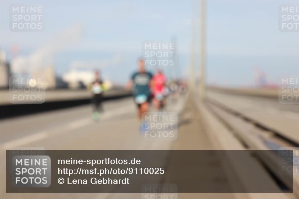 03.10.2025 - Köhlbrandbrückenlauf Lena Gebhardt http://msf.ph/oto/9110025 03.10.2025 09:41:30 Position 2  meine-sportfotos.de