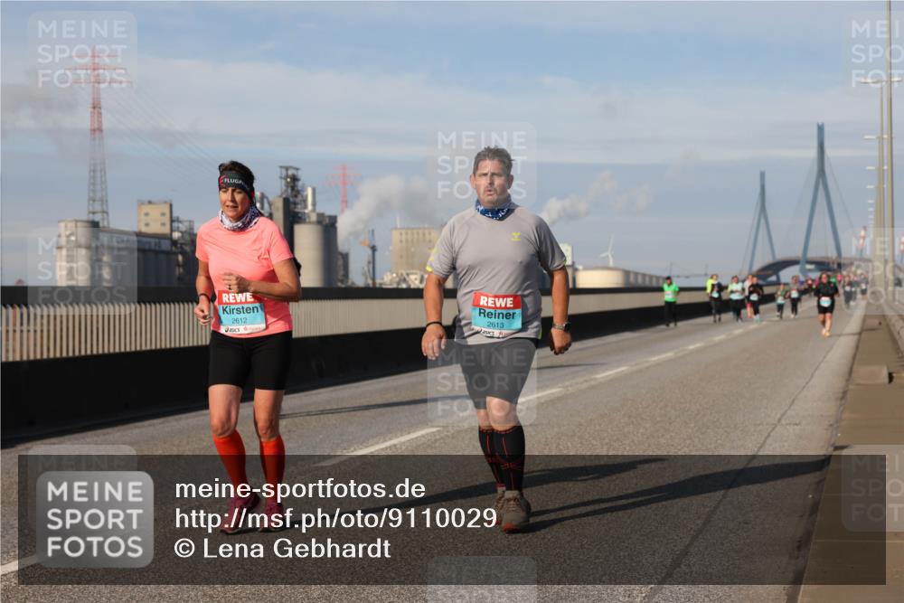 03.10.2025 - Köhlbrandbrückenlauf Lena Gebhardt http://msf.ph/oto/9110029 03.10.2025 10:14:53 Position 2 2612, 2613 meine-sportfotos.de