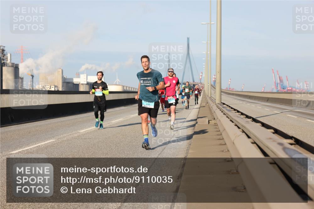 03.10.2025 - Köhlbrandbrückenlauf Lena Gebhardt http://msf.ph/oto/9110035 03.10.2025 09:41:30 Position 2 2024, 3223 meine-sportfotos.de