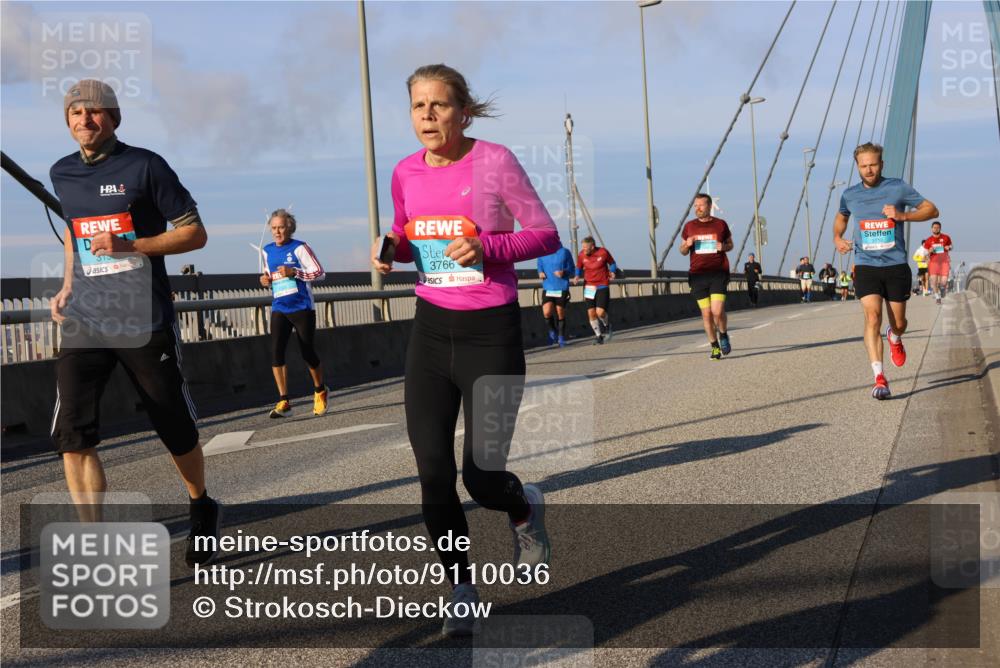 03.10.2025 - Köhlbrandbrückenlauf Strokosch-Dieckow http://msf.ph/oto/9110036 03.10.2025 09:41:34 Position 2 315, 3766, 3710 meine-sportfotos.de