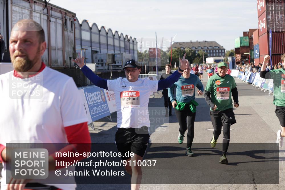 03.10.2025 - Köhlbrandbrückenlauf Jannik Wohlers http://msf.ph/oto/9110037 03.10.2025 13:29:56 Ziel 4714, 4825, 5260, 5333, 5369, 5574, 5587, 5621, 5930, 5944, 6066, 6234, 6570, 6698 meine-sportfotos.de