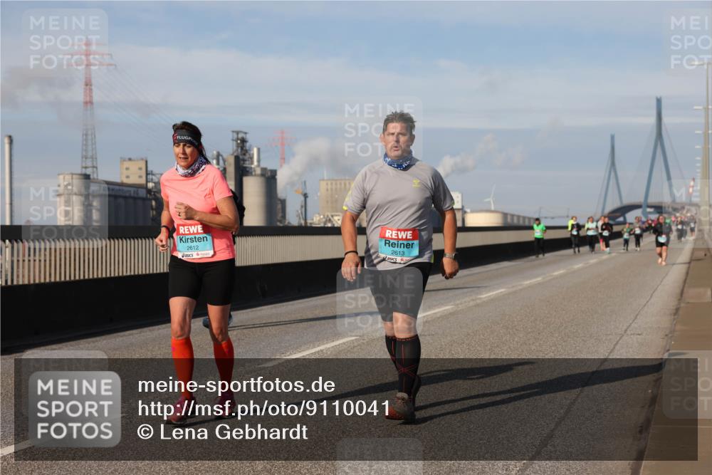 03.10.2025 - Köhlbrandbrückenlauf Lena Gebhardt http://msf.ph/oto/9110041 03.10.2025 10:14:53 Position 2 2612, 2613 meine-sportfotos.de