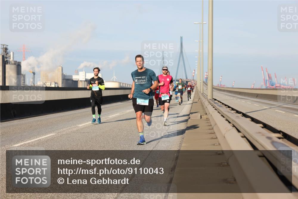 03.10.2025 - Köhlbrandbrückenlauf Lena Gebhardt http://msf.ph/oto/9110043 03.10.2025 09:41:30 Position 2 2024, 3223 meine-sportfotos.de