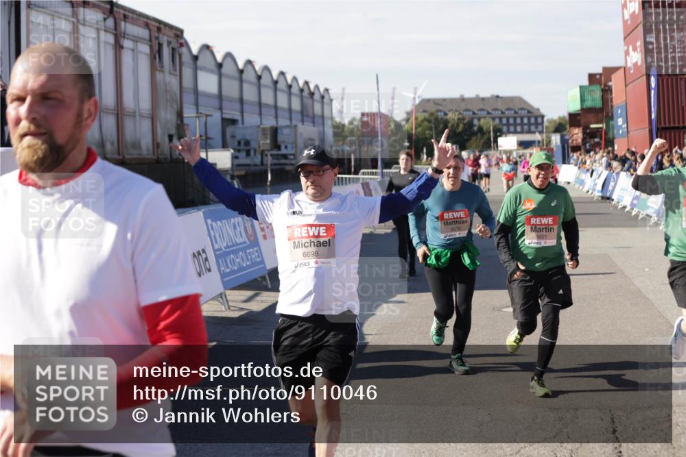 03.10.2025 - Köhlbrandbrückenlauf Jannik Wohlers http://msf.ph/oto/9110046 03.10.2025 13:29:56 Ziel 4714, 4825, 5260, 5333, 5369, 5574, 5587, 5621, 5930, 5944, 6066, 6234, 6570, 6698 meine-sportfotos.de