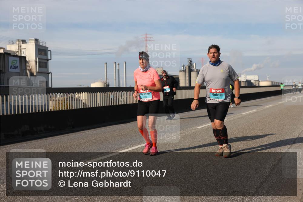 03.10.2025 - Köhlbrandbrückenlauf Lena Gebhardt http://msf.ph/oto/9110047 03.10.2025 10:14:53 Position 2 2612, 2613 meine-sportfotos.de