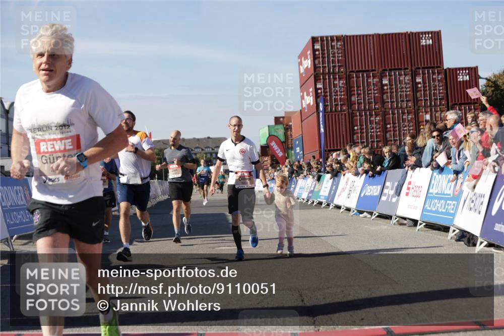 03.10.2025 - Köhlbrandbrückenlauf Jannik Wohlers http://msf.ph/oto/9110051 03.10.2025 13:00:09 Ziel 4020, 4192, 4261, 4319, 6097, 6203, 6368, 6798 meine-sportfotos.de