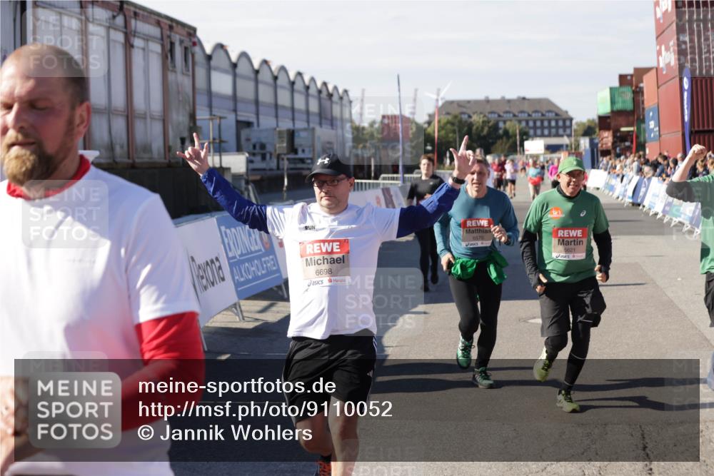 03.10.2025 - Köhlbrandbrückenlauf Jannik Wohlers http://msf.ph/oto/9110052 03.10.2025 13:29:57 Ziel 4714, 4825, 5260, 5333, 5369, 5574, 5587, 5621, 5930, 5944, 6066, 6234, 6570, 6698 meine-sportfotos.de