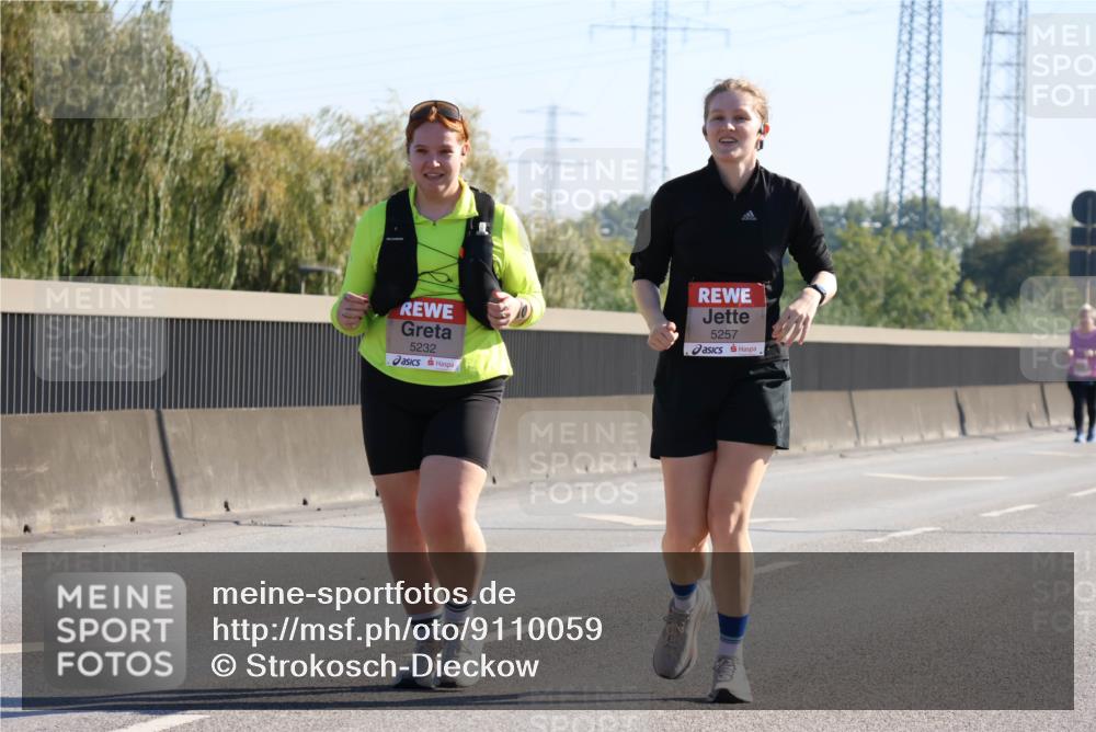 03.10.2025 - Köhlbrandbrückenlauf Strokosch-Dieckow http://msf.ph/oto/9110059 03.10.2025 12:26:45 Position 3 5232, 5257 meine-sportfotos.de