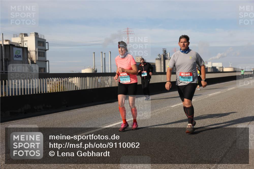 03.10.2025 - Köhlbrandbrückenlauf Lena Gebhardt http://msf.ph/oto/9110062 03.10.2025 10:14:53 Position 2 2612, 2613 meine-sportfotos.de