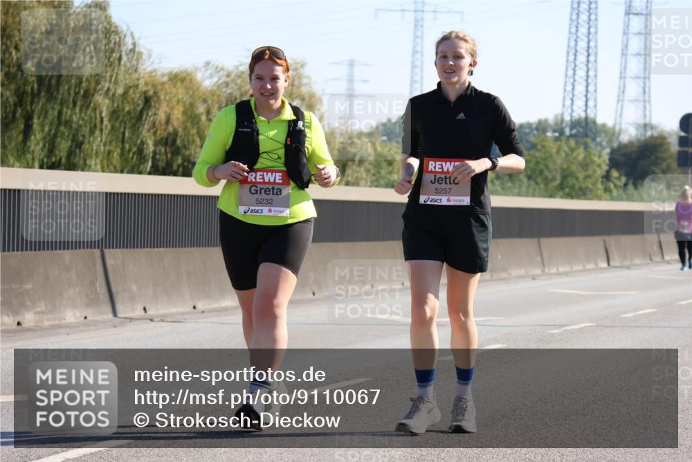 03.10.2025 - Köhlbrandbrückenlauf Strokosch-Dieckow http://msf.ph/oto/9110067 03.10.2025 12:26:45 Position 3 5232, 5257 meine-sportfotos.de