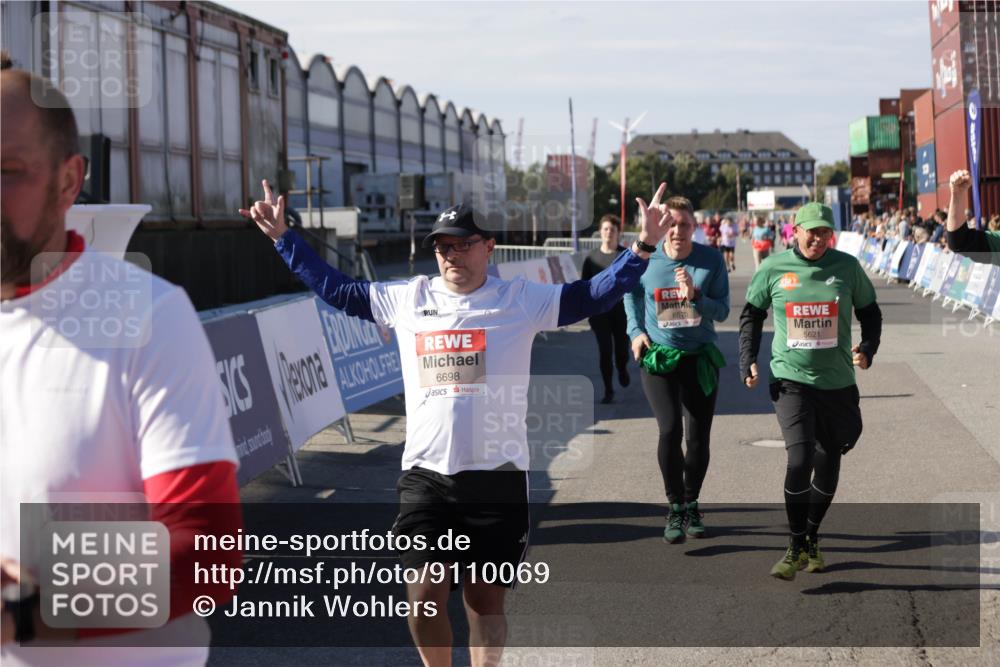 03.10.2025 - Köhlbrandbrückenlauf Jannik Wohlers http://msf.ph/oto/9110069 03.10.2025 13:29:57 Ziel 4714, 4825, 5260, 5333, 5369, 5574, 5587, 5621, 5930, 5944, 6066, 6234, 6570, 6698 meine-sportfotos.de