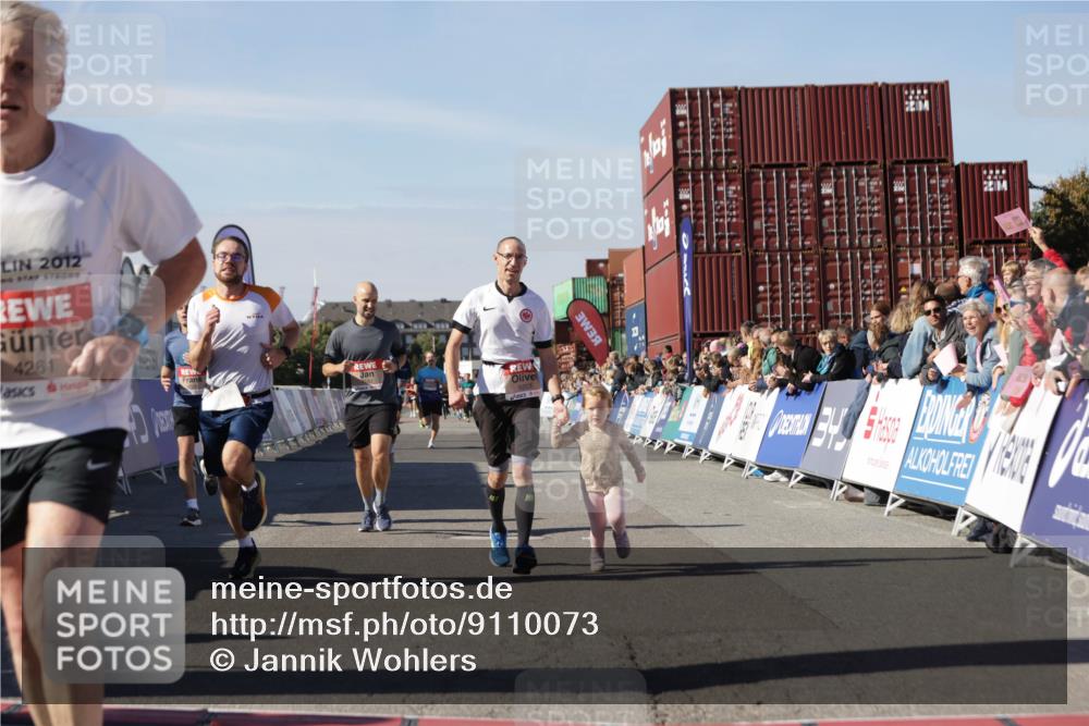 03.10.2025 - Köhlbrandbrückenlauf Jannik Wohlers http://msf.ph/oto/9110073 03.10.2025 13:00:10 Ziel 4020, 4192, 4261, 4319, 6097, 6203, 6368, 6798 meine-sportfotos.de