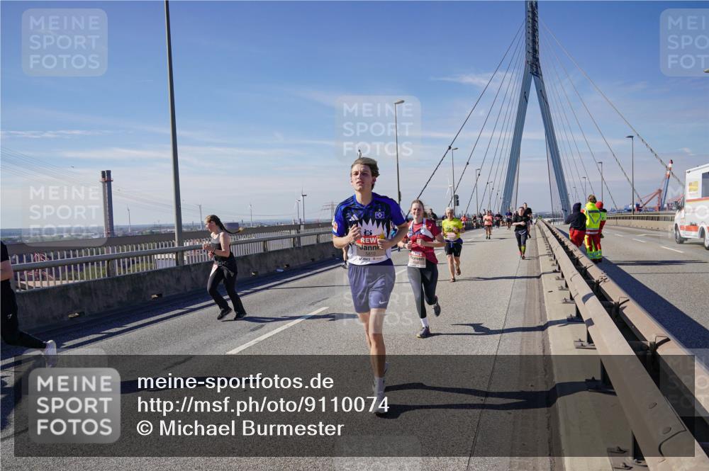 03.10.2025 - Köhlbrandbrückenlauf Michael Burmester http://msf.ph/oto/9110074 03.10.2025 12:52:27 Position 2 6 meine-sportfotos.de