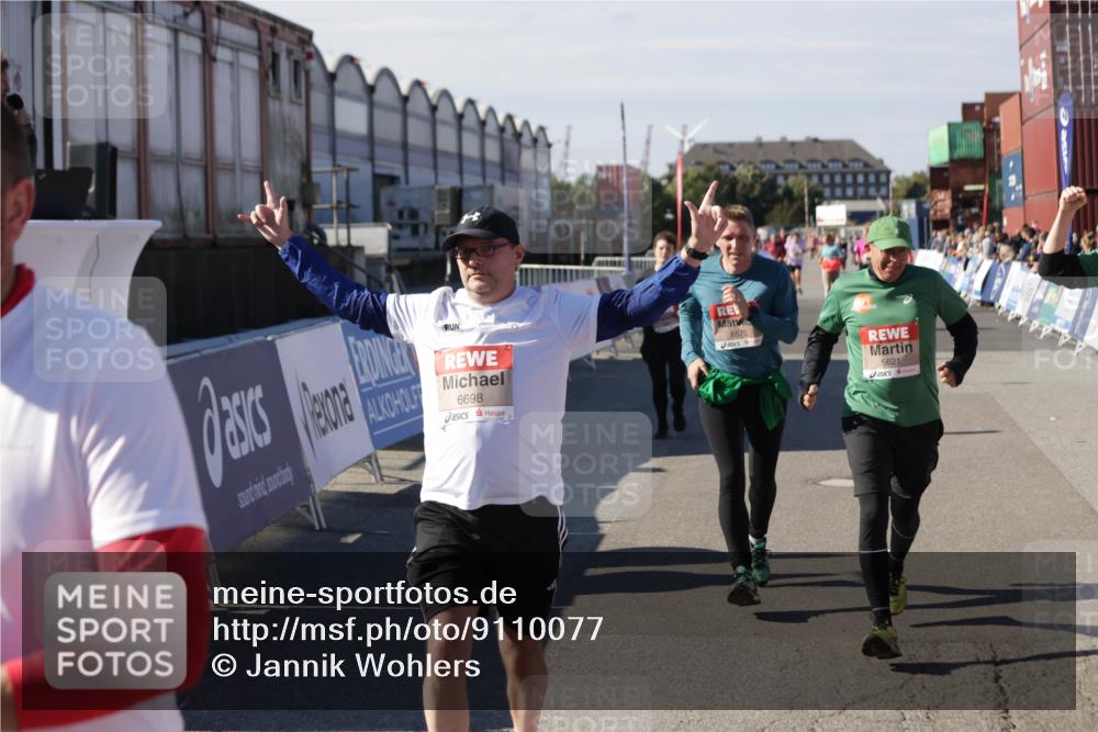 03.10.2025 - Köhlbrandbrückenlauf Jannik Wohlers http://msf.ph/oto/9110077 03.10.2025 13:29:57 Ziel 4714, 4825, 5260, 5333, 5369, 5574, 5587, 5621, 5930, 5944, 6066, 6234, 6570, 6698 meine-sportfotos.de