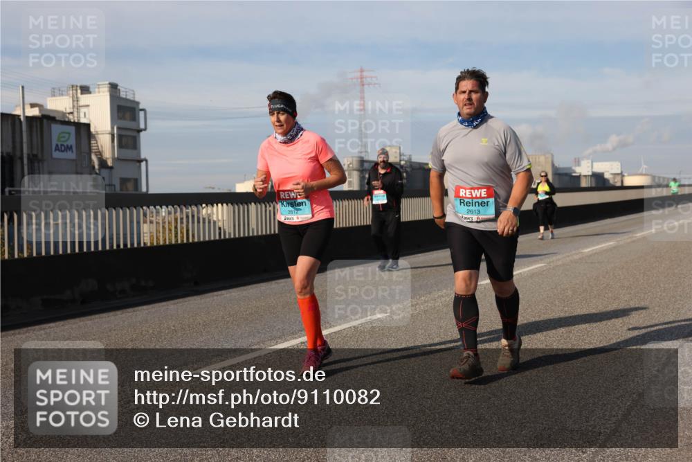 03.10.2025 - Köhlbrandbrückenlauf Lena Gebhardt http://msf.ph/oto/9110082 03.10.2025 10:14:54 Position 2 2612, 2613 meine-sportfotos.de