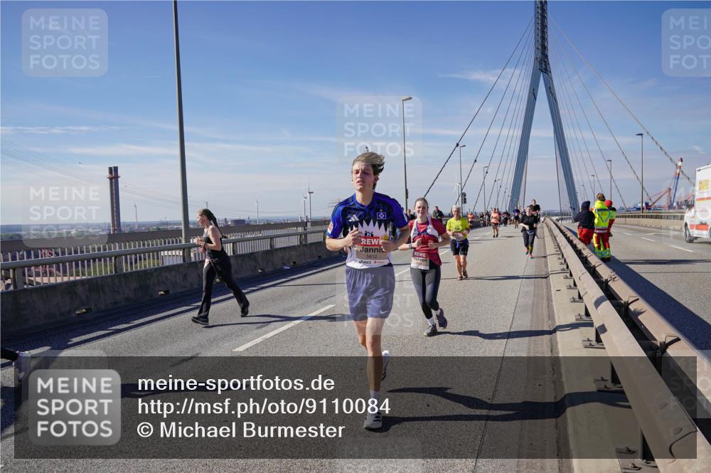 03.10.2025 - Köhlbrandbrückenlauf Michael Burmester http://msf.ph/oto/9110084 03.10.2025 12:52:27 Position 2 5812 meine-sportfotos.de