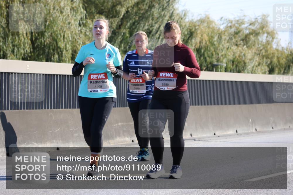 03.10.2025 - Köhlbrandbrückenlauf Strokosch-Dieckow http://msf.ph/oto/9110089 03.10.2025 12:27:16 Position 3 5499, 5819, 5559 meine-sportfotos.de