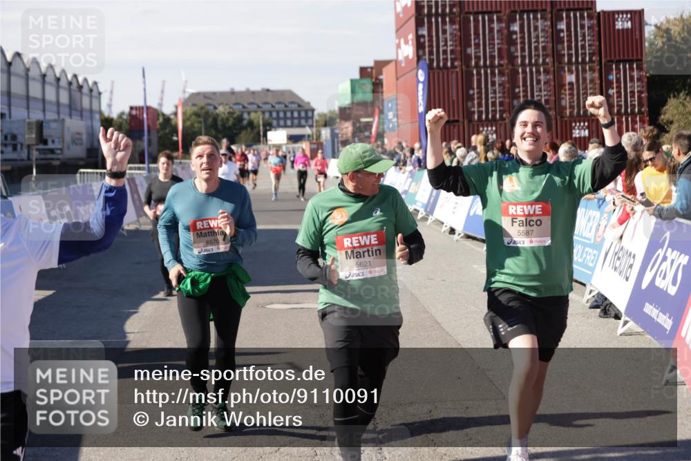 03.10.2025 - Köhlbrandbrückenlauf Jannik Wohlers http://msf.ph/oto/9110091 03.10.2025 13:29:57 Ziel 4714, 4825, 5260, 5333, 5369, 5574, 5587, 5621, 5930, 5944, 6066, 6234, 6570, 6698 meine-sportfotos.de