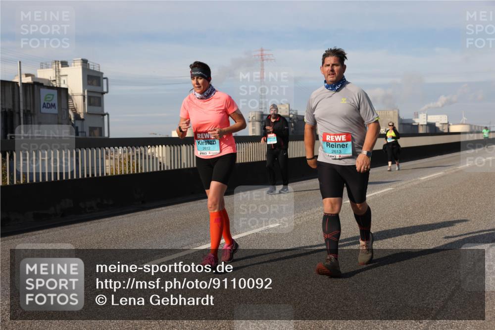 03.10.2025 - Köhlbrandbrückenlauf Lena Gebhardt http://msf.ph/oto/9110092 03.10.2025 10:14:54 Position 2 2612, 2613 meine-sportfotos.de