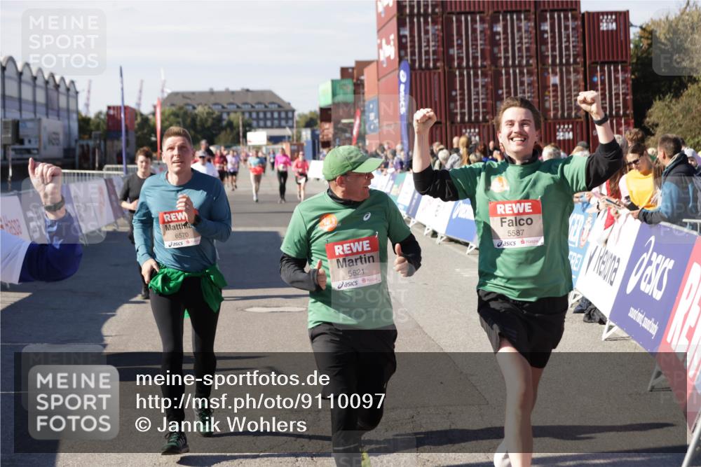 03.10.2025 - Köhlbrandbrückenlauf Jannik Wohlers http://msf.ph/oto/9110097 03.10.2025 13:29:57 Ziel 4714, 4825, 5260, 5333, 5369, 5574, 5587, 5621, 5930, 5944, 6066, 6234, 6570, 6698 meine-sportfotos.de