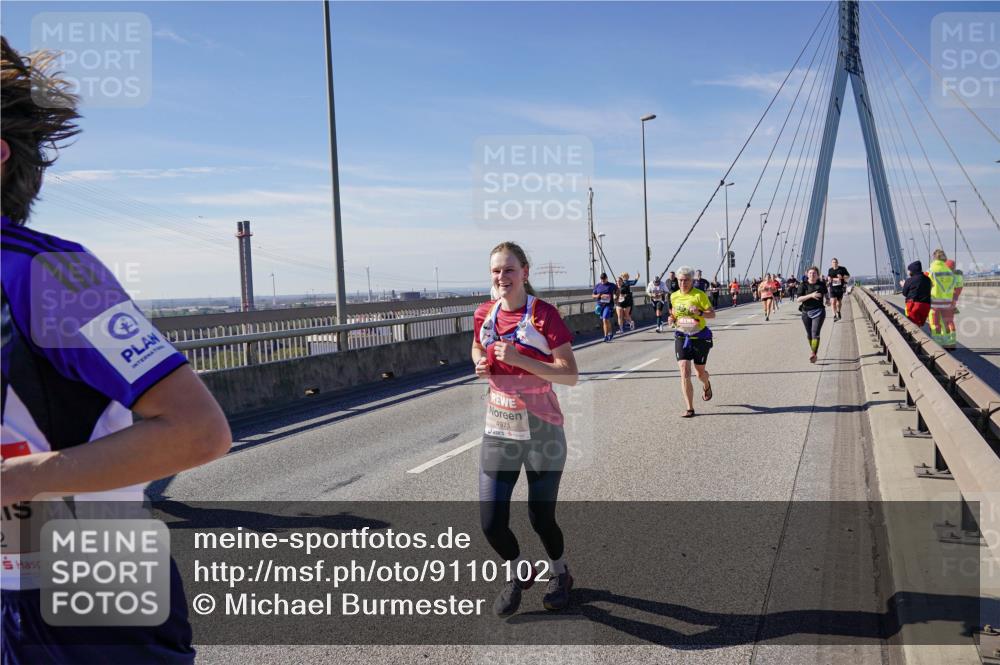 03.10.2025 - Köhlbrandbrückenlauf Michael Burmester http://msf.ph/oto/9110102 03.10.2025 12:52:28 Position 2 2, 4971 meine-sportfotos.de