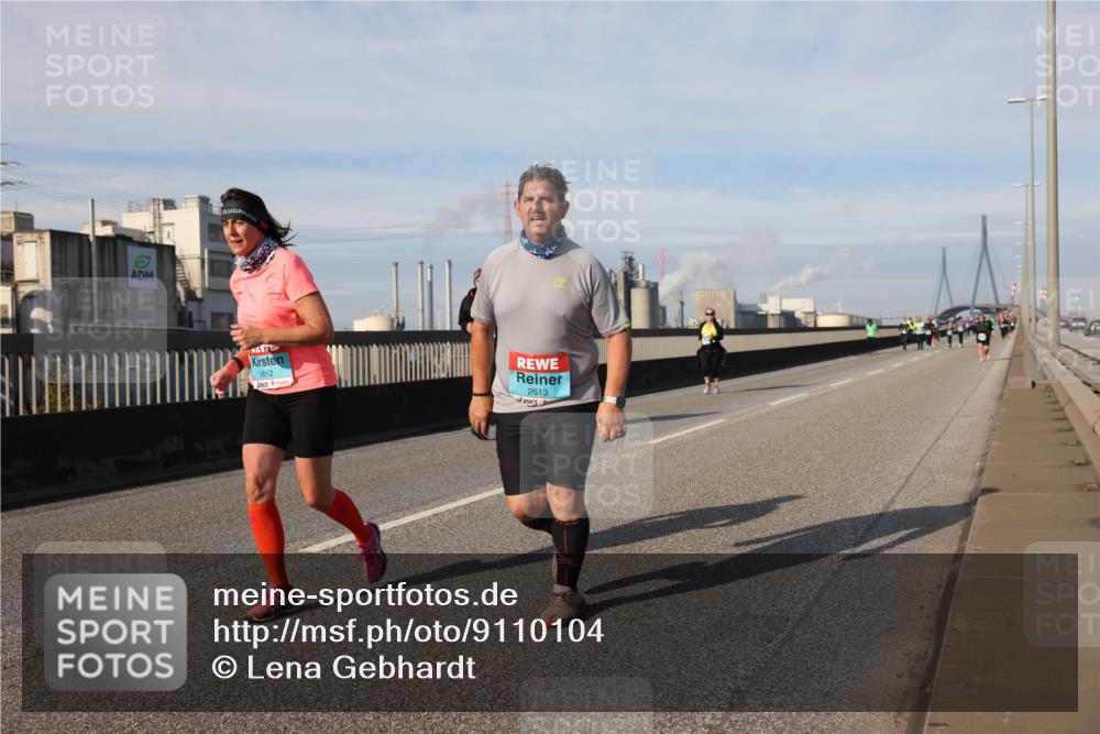 03.10.2025 - Köhlbrandbrückenlauf Lena Gebhardt http://msf.ph/oto/9110104 03.10.2025 10:14:54 Position 2 2612, 2613 meine-sportfotos.de