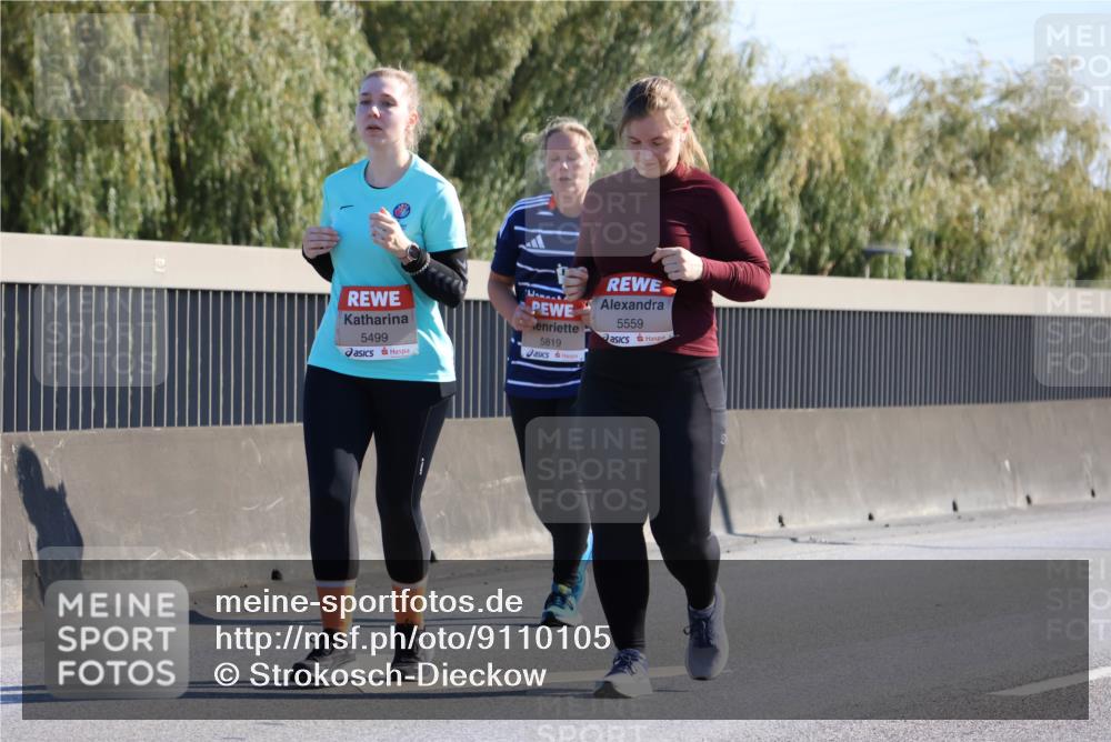 03.10.2025 - Köhlbrandbrückenlauf Strokosch-Dieckow http://msf.ph/oto/9110105 03.10.2025 12:27:16 Position 3 5499, 5819, 5559 meine-sportfotos.de
