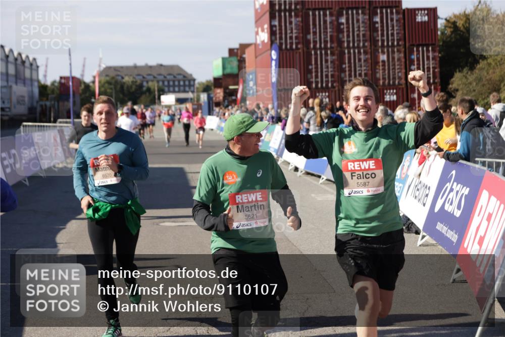 03.10.2025 - Köhlbrandbrückenlauf Jannik Wohlers http://msf.ph/oto/9110107 03.10.2025 13:29:58 Ziel 4459, 4714, 4825, 5333, 5369, 5574, 5587, 5621, 5930, 5944, 6066, 6234, 6570, 6698 meine-sportfotos.de