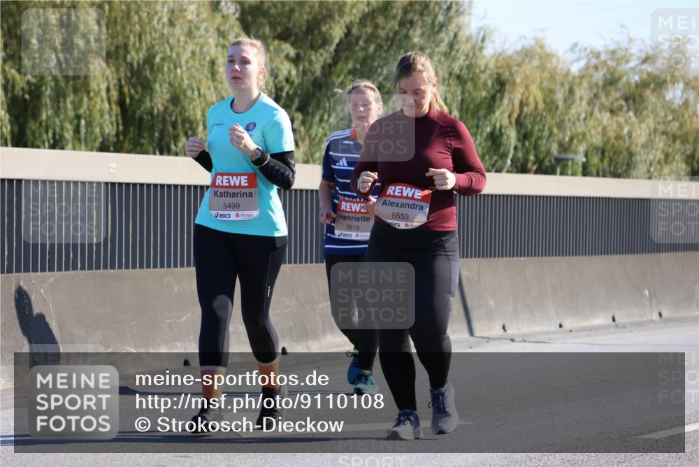 03.10.2025 - Köhlbrandbrückenlauf Strokosch-Dieckow http://msf.ph/oto/9110108 03.10.2025 12:27:16 Position 3 5499, 5819, 5559 meine-sportfotos.de