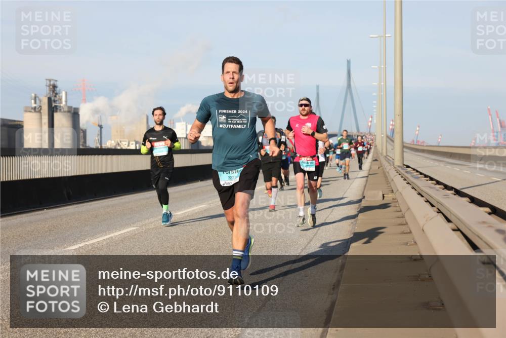 03.10.2025 - Köhlbrandbrückenlauf Lena Gebhardt http://msf.ph/oto/9110109 03.10.2025 09:41:31 Position 2 2024, 44, 1860, 3223 meine-sportfotos.de