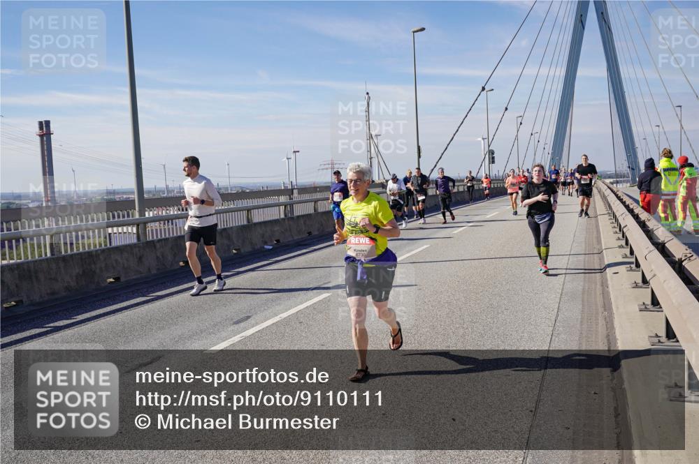 03.10.2025 - Köhlbrandbrückenlauf Michael Burmester http://msf.ph/oto/9110111 03.10.2025 12:52:30 Position 2 6730 meine-sportfotos.de