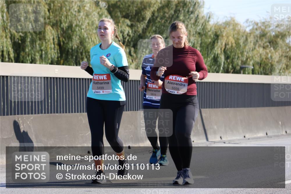 03.10.2025 - Köhlbrandbrückenlauf Strokosch-Dieckow http://msf.ph/oto/9110113 03.10.2025 12:27:16 Position 3 5499, 5819, 5559 meine-sportfotos.de