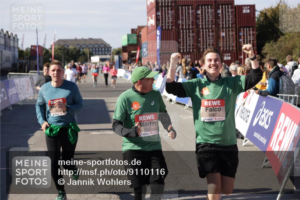 03.10.2025 - Köhlbrandbrückenlauf Jannik Wohlers http://msf.ph/oto/9110116 03.10.2025 13:29:58 Ziel 4459, 4714, 4825, 5333, 5369, 5574, 5587, 5621, 5930, 5944, 6066, 6234, 6570, 6698 meine-sportfotos.de