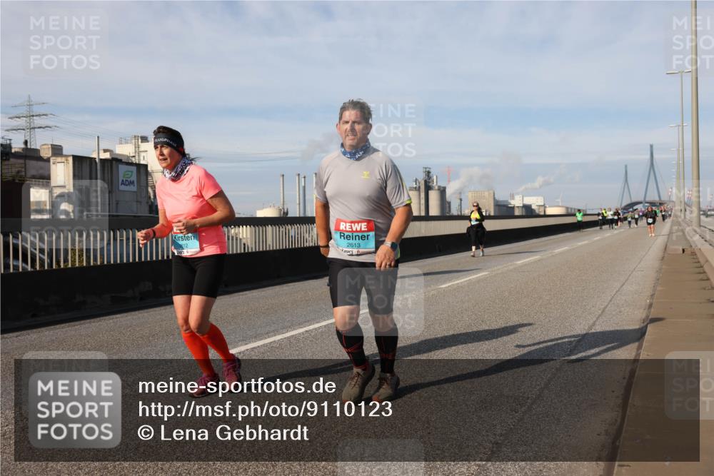 03.10.2025 - Köhlbrandbrückenlauf Lena Gebhardt http://msf.ph/oto/9110123 03.10.2025 10:14:54 Position 2 012, 2613 meine-sportfotos.de