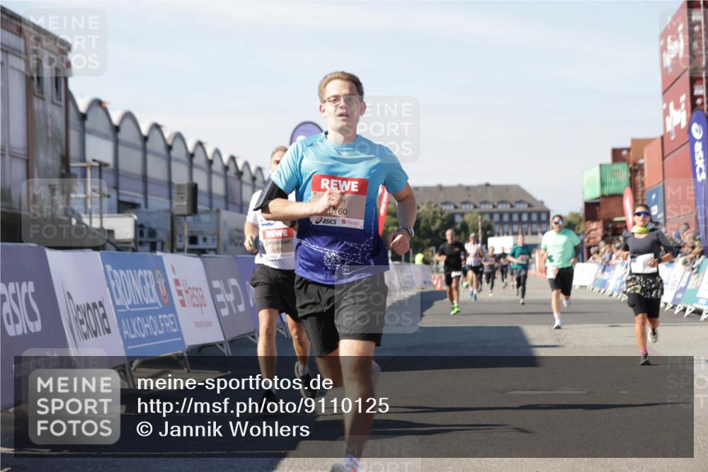 03.10.2025 - Köhlbrandbrückenlauf Jannik Wohlers http://msf.ph/oto/9110125 03.10.2025 13:00:17 Ziel 4020, 4192, 4250, 4261, 6097, 6203, 6236, 6707, 6760, 6798 meine-sportfotos.de