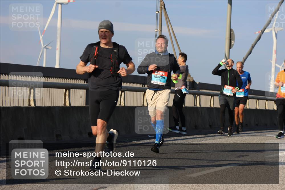 03.10.2025 - Köhlbrandbrückenlauf Strokosch-Dieckow http://msf.ph/oto/9110126 03.10.2025 09:41:47 Position 2 3708, 1543 meine-sportfotos.de