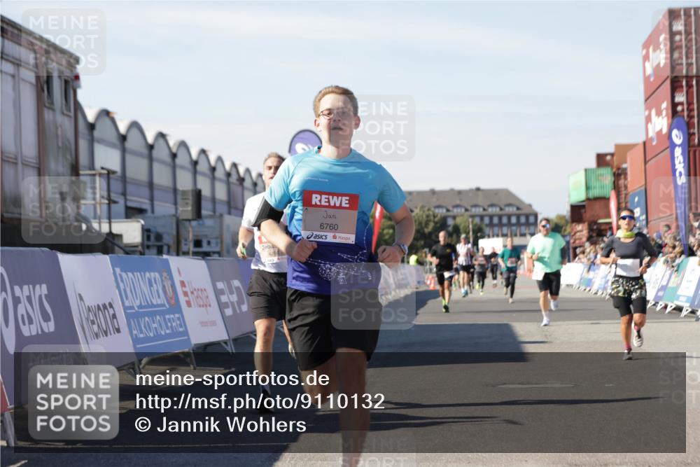 03.10.2025 - Köhlbrandbrückenlauf Jannik Wohlers http://msf.ph/oto/9110132 03.10.2025 13:00:17 Ziel 4020, 4192, 4250, 4261, 6097, 6203, 6236, 6707, 6760, 6798 meine-sportfotos.de