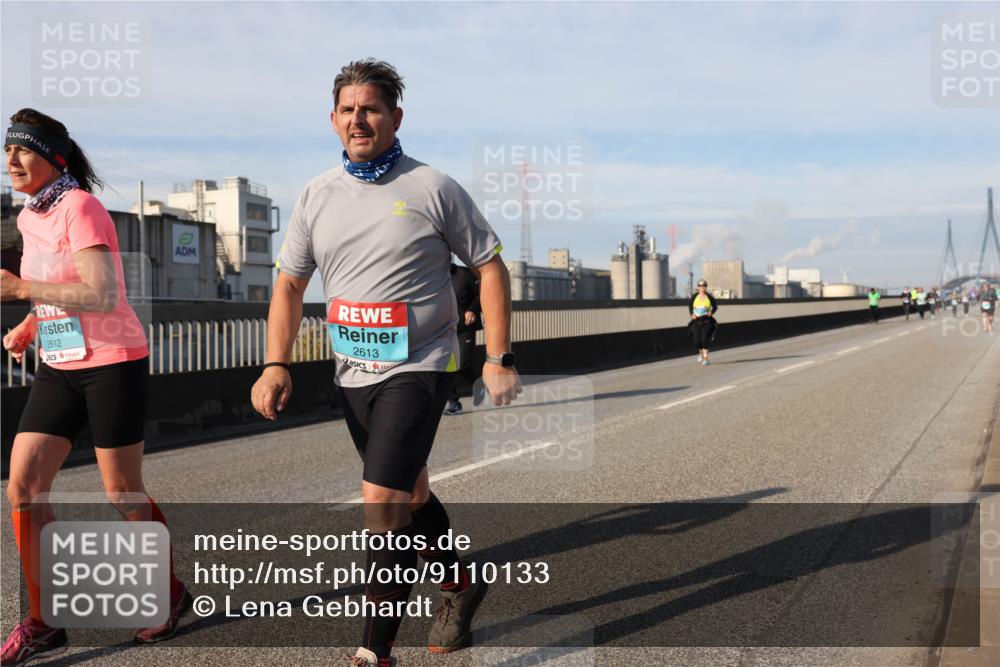 03.10.2025 - Köhlbrandbrückenlauf Lena Gebhardt http://msf.ph/oto/9110133 03.10.2025 10:14:55 Position 2 2612, 2613 meine-sportfotos.de