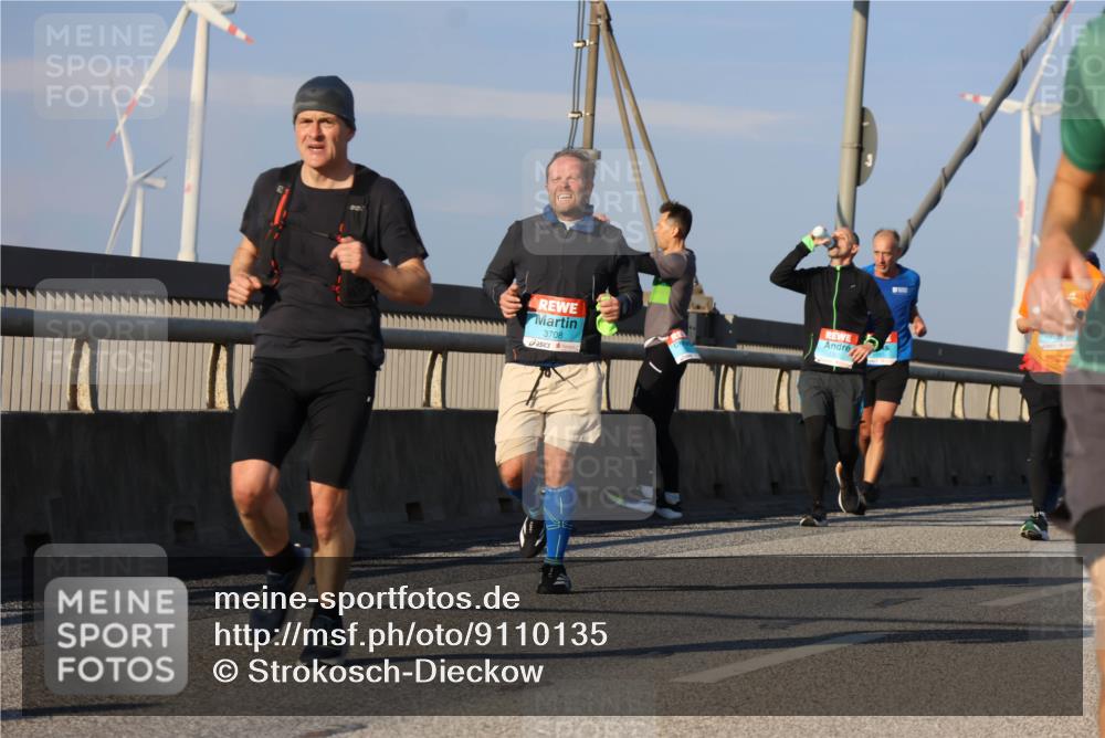 03.10.2025 - Köhlbrandbrückenlauf Strokosch-Dieckow http://msf.ph/oto/9110135 03.10.2025 09:41:47 Position 2 3708 meine-sportfotos.de
