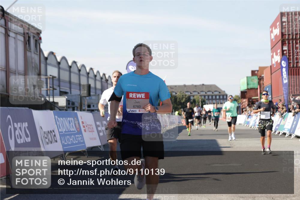 03.10.2025 - Köhlbrandbrückenlauf Jannik Wohlers http://msf.ph/oto/9110139 03.10.2025 13:00:17 Ziel 4020, 4192, 4250, 4261, 6097, 6203, 6236, 6707, 6760, 6798 meine-sportfotos.de