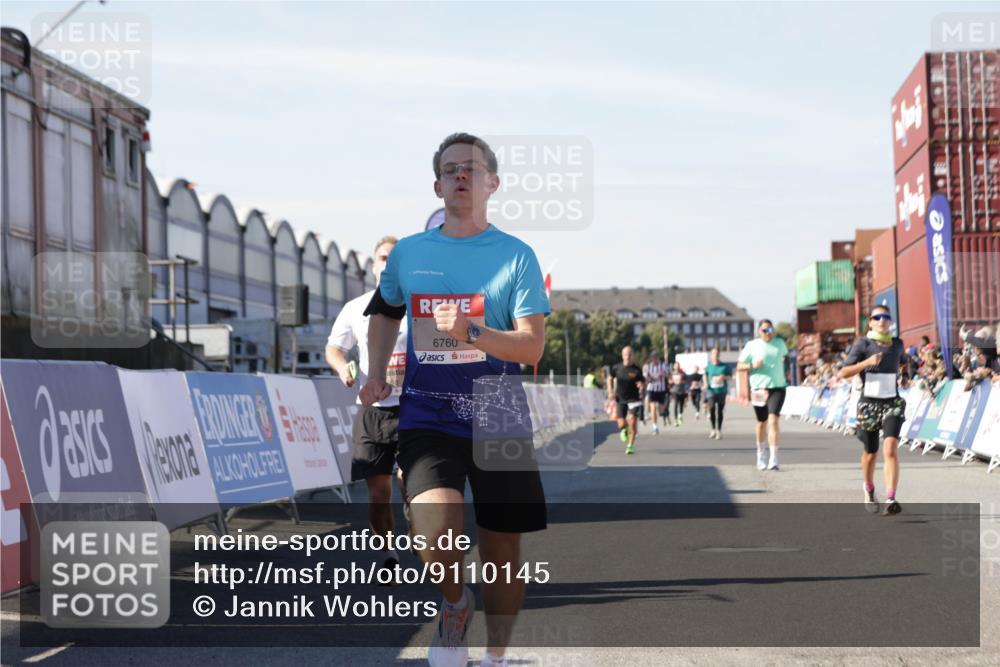 03.10.2025 - Köhlbrandbrückenlauf Jannik Wohlers http://msf.ph/oto/9110145 03.10.2025 13:00:17 Ziel 4020, 4192, 4250, 4261, 6097, 6203, 6236, 6707, 6760, 6798 meine-sportfotos.de