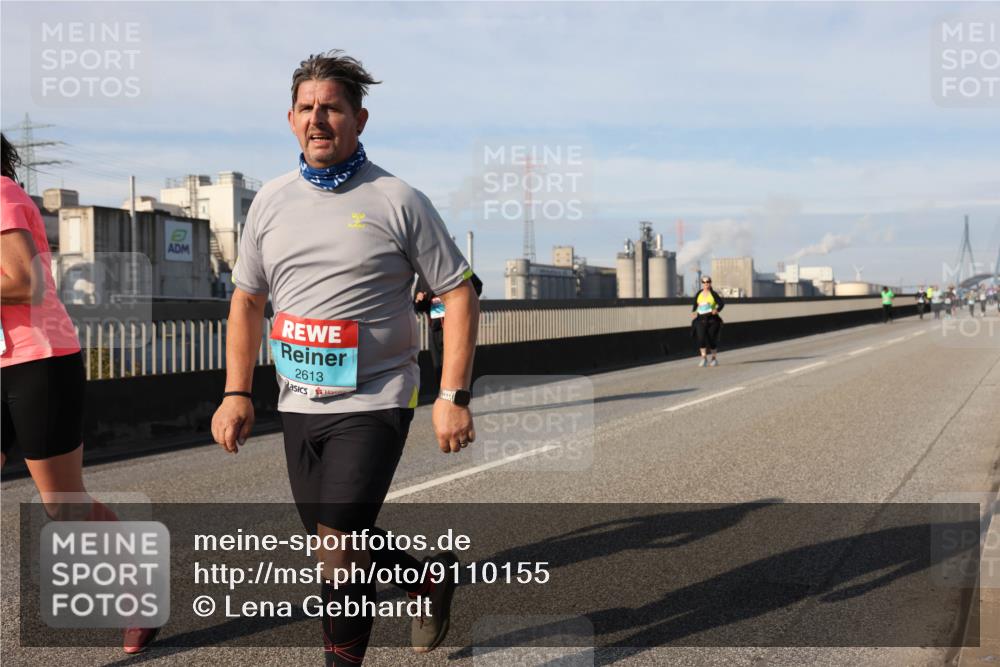 03.10.2025 - Köhlbrandbrückenlauf Lena Gebhardt http://msf.ph/oto/9110155 03.10.2025 10:14:55 Position 2 2613 meine-sportfotos.de