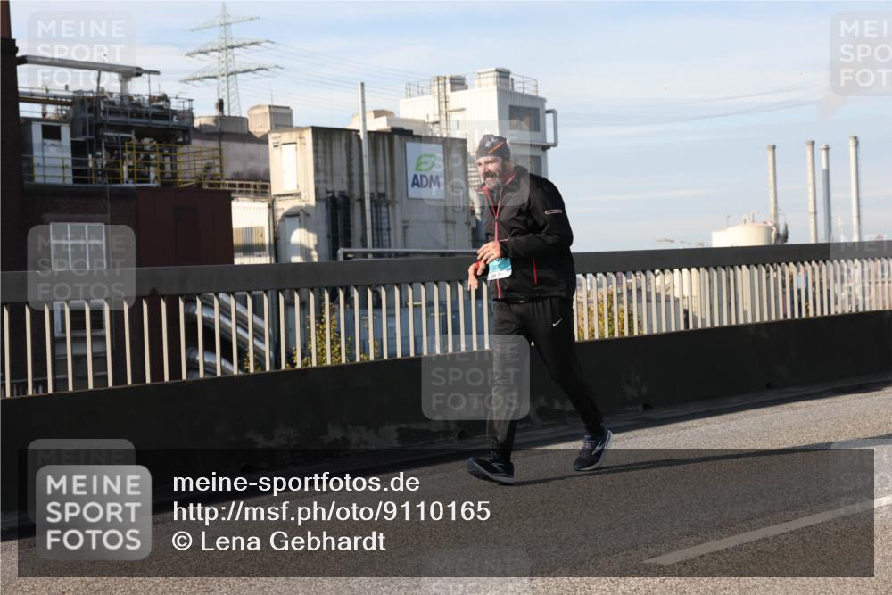 03.10.2025 - Köhlbrandbrückenlauf Lena Gebhardt http://msf.ph/oto/9110165 03.10.2025 10:14:56 Position 2  meine-sportfotos.de