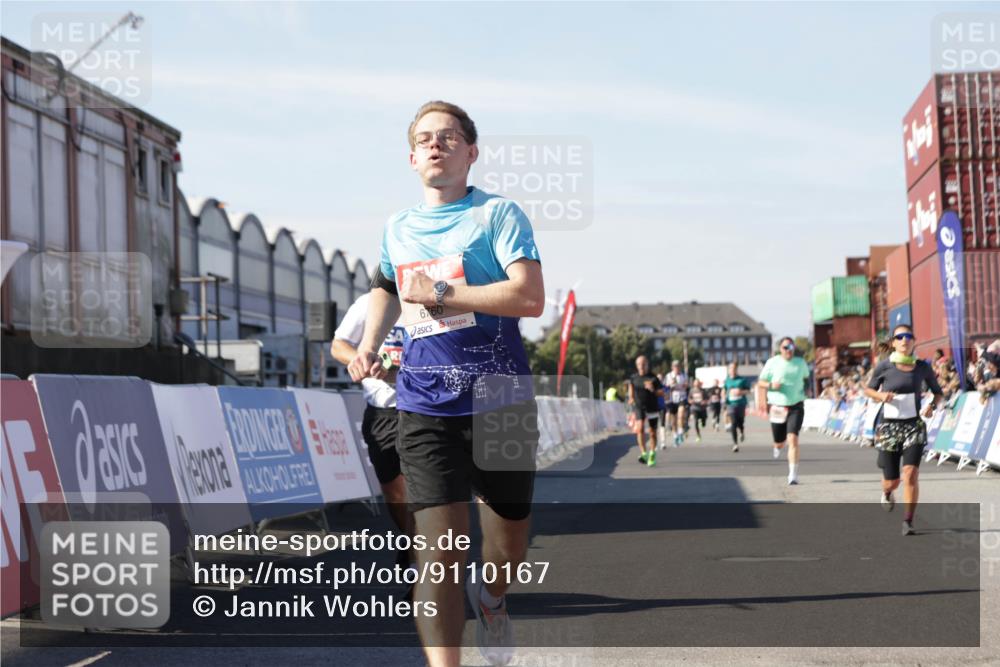 03.10.2025 - Köhlbrandbrückenlauf Jannik Wohlers http://msf.ph/oto/9110167 03.10.2025 13:00:17 Ziel 4020, 4192, 4250, 4261, 6097, 6203, 6236, 6707, 6760, 6798 meine-sportfotos.de