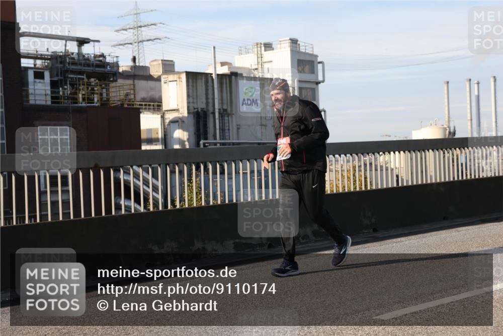 03.10.2025 - Köhlbrandbrückenlauf Lena Gebhardt http://msf.ph/oto/9110174 03.10.2025 10:14:57 Position 2  meine-sportfotos.de